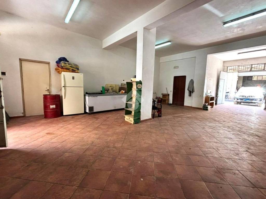 Box / garage a Bagheria in Via Alfredo Cucco, 5 - Foto 4