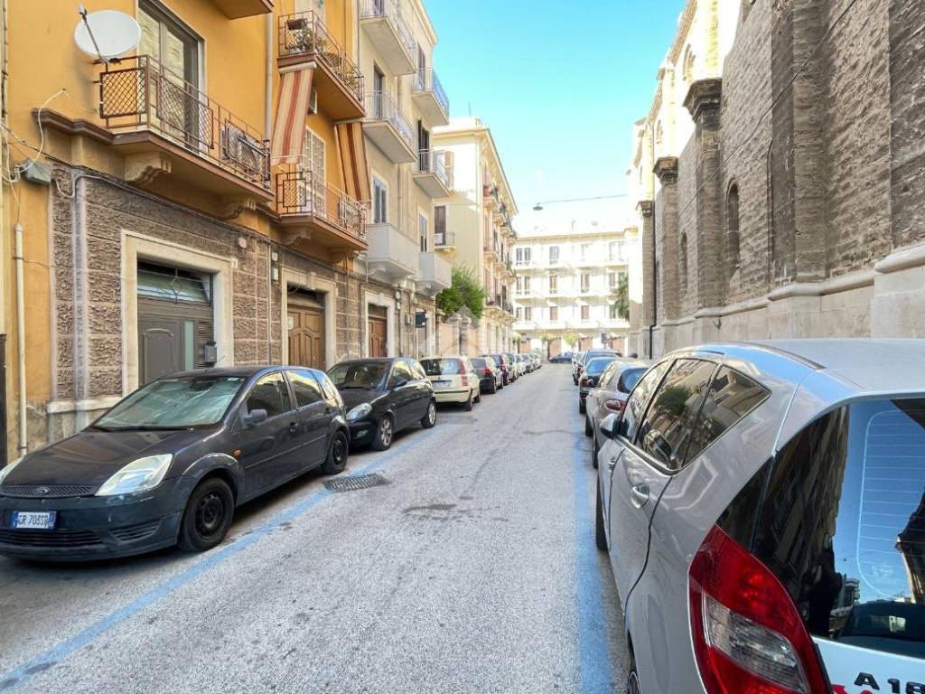 Appartamento a Bari in LARGO MONSIGNOR AUGUSTO CURI, 11 - Foto 2