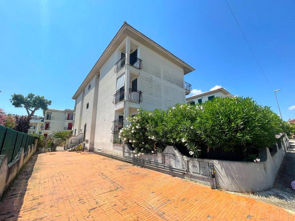 Appartamento a Martinsicuro in Via Lelio Basso - Foto 2