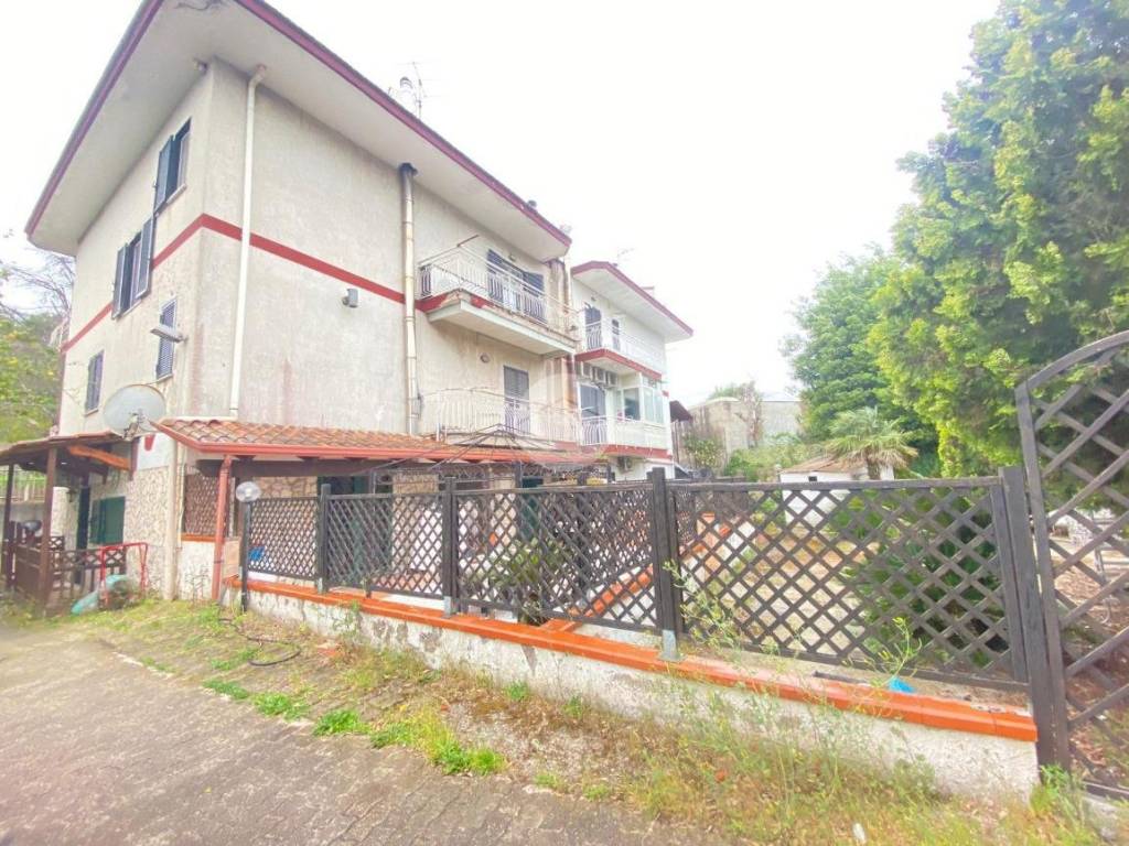 Villa a Napoli in Via Cupa Terracina, 206 - Foto 3