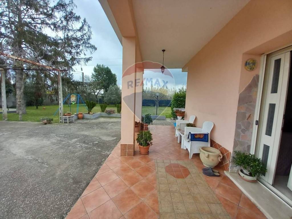 Villa a Aprilia in Via Pietri - Foto 2