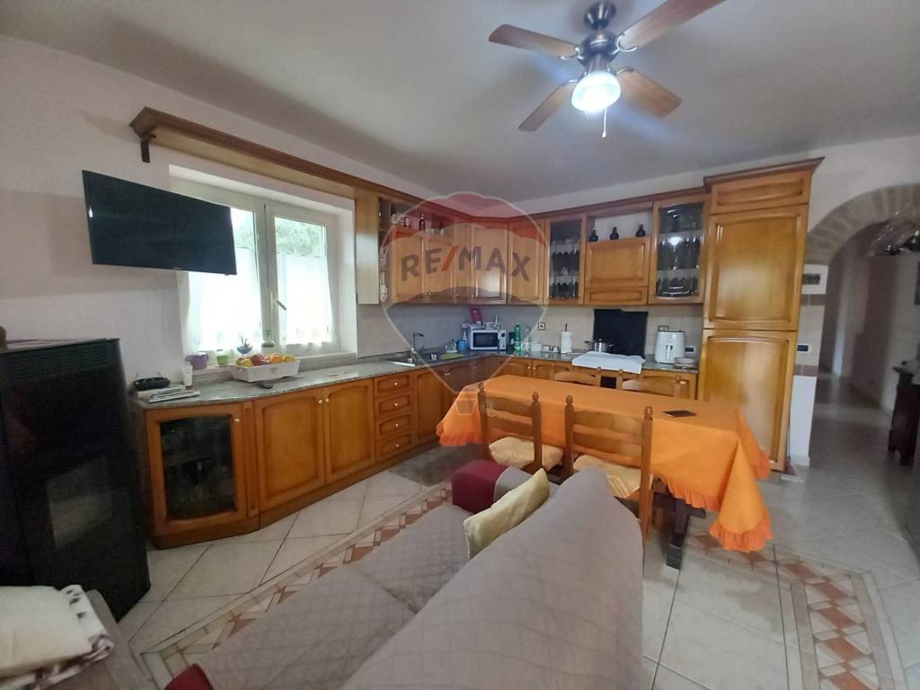 Villa a Aprilia in Via Pietri - Foto 4