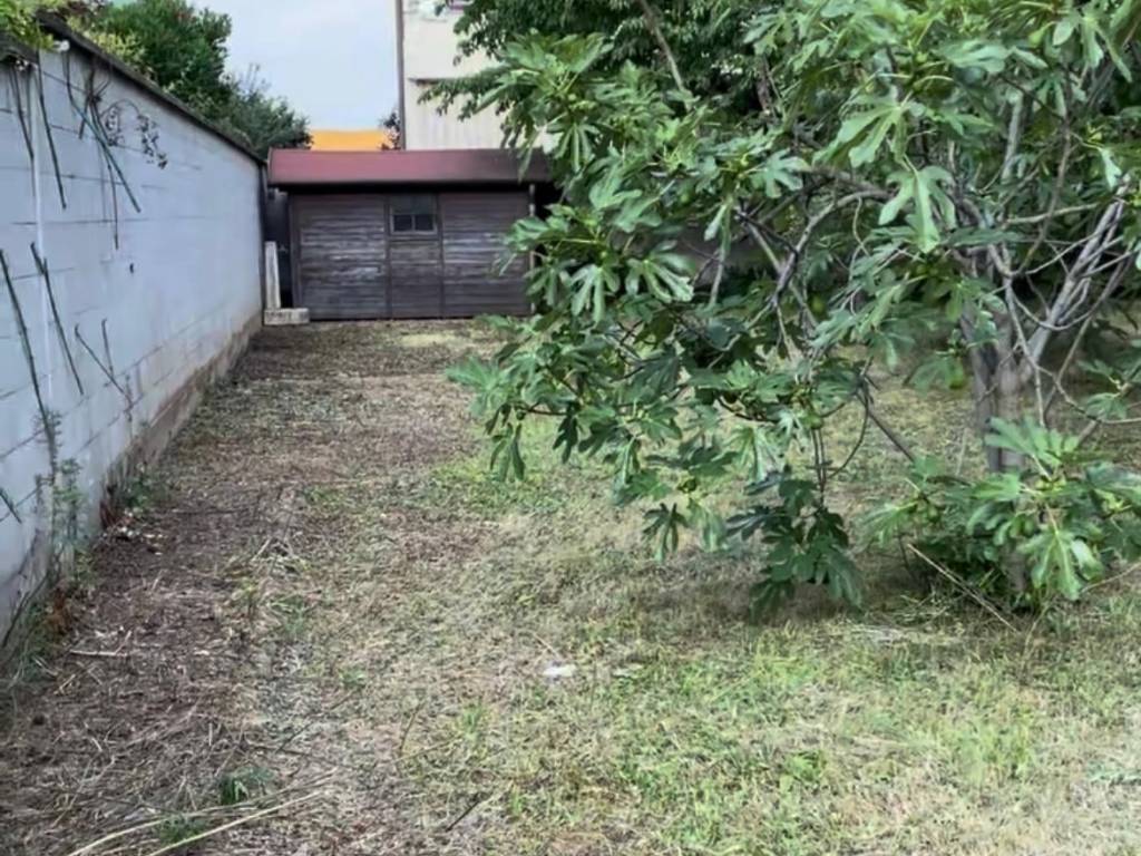 Terreno a Gorla minore in Via Ugo Foscolo - Foto 5