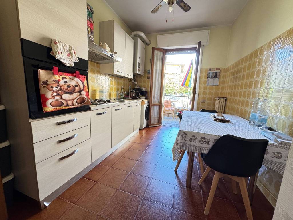 Appartamento a Alba adriatica in Viale Giuseppe Mazzini, 108 - Foto 4