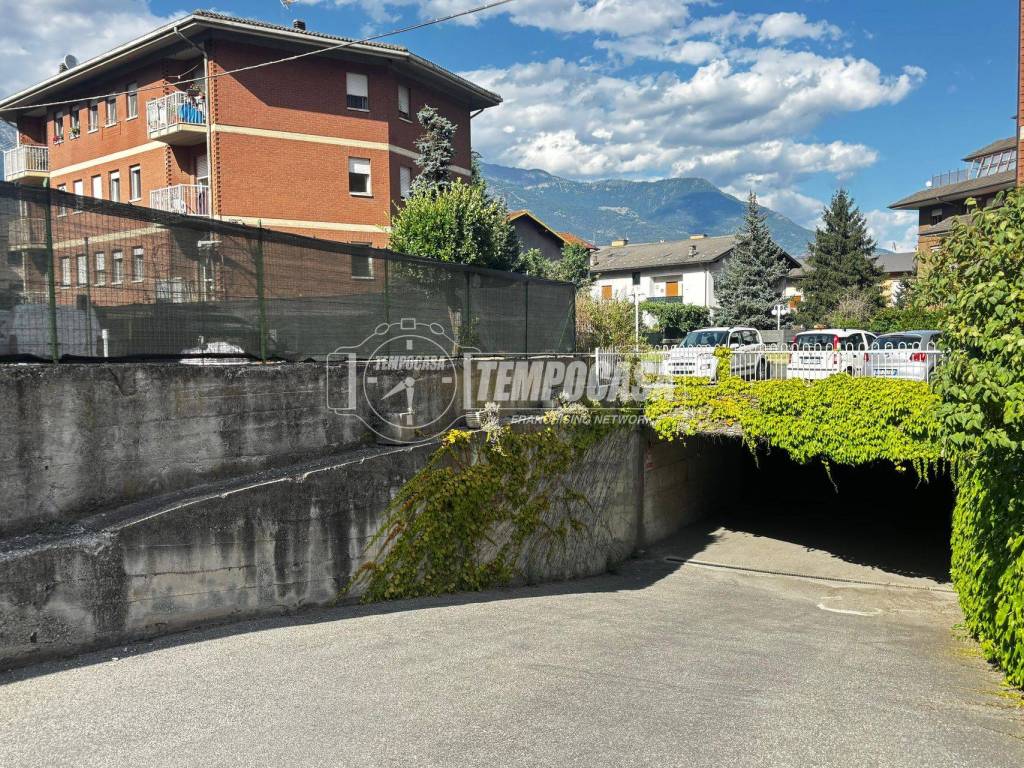Appartamento a Aosta in Via Grand Eyvia 23 - Foto 3