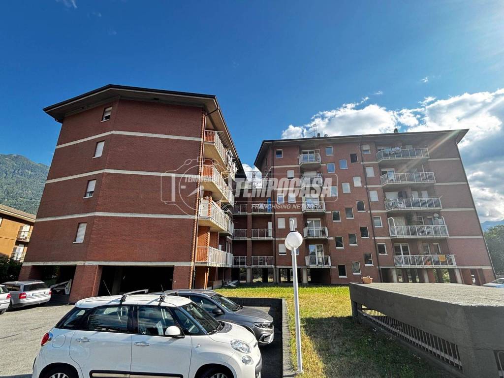 Appartamento a Aosta in Via Grand Eyvia 23 - Foto 4
