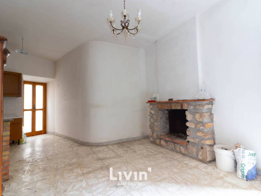 Appartamento a Maenza in Via del Colle - Foto 3