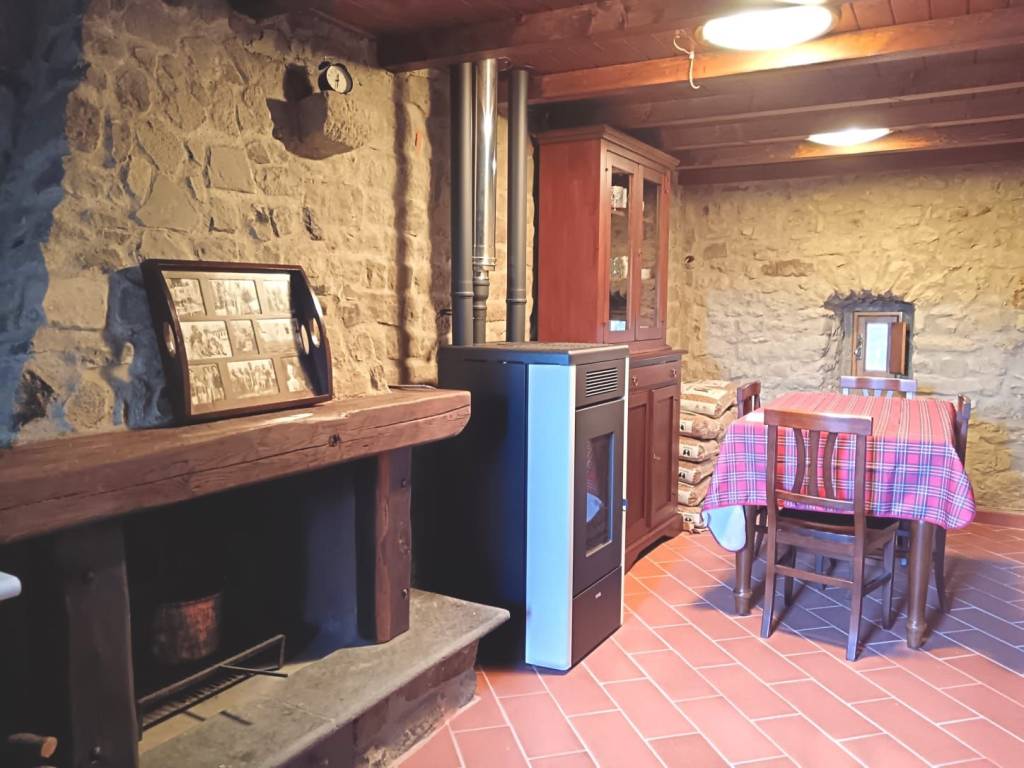 Casa indipendente a Pescia in Via di Gupa - Foto 2