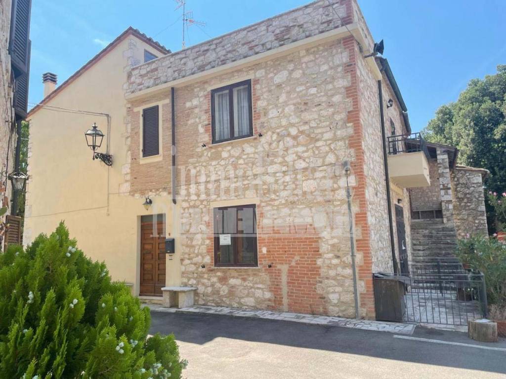 Villa a Manciano in Piazza Generale Armando Diaz - Foto 4