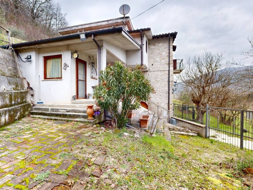 Casa indipendente a Rieti in via San Sebastiano - San Giovanni Reatino - Foto 2