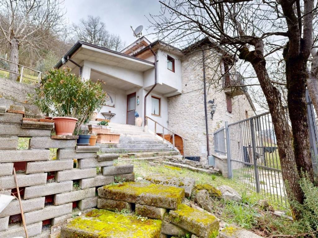 Casa indipendente a Rieti in via San Sebastiano - San Giovanni Reatino - Foto 3