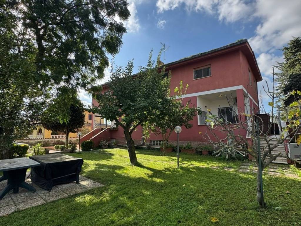 Villa a Aprilia in Via Sele - Foto 2