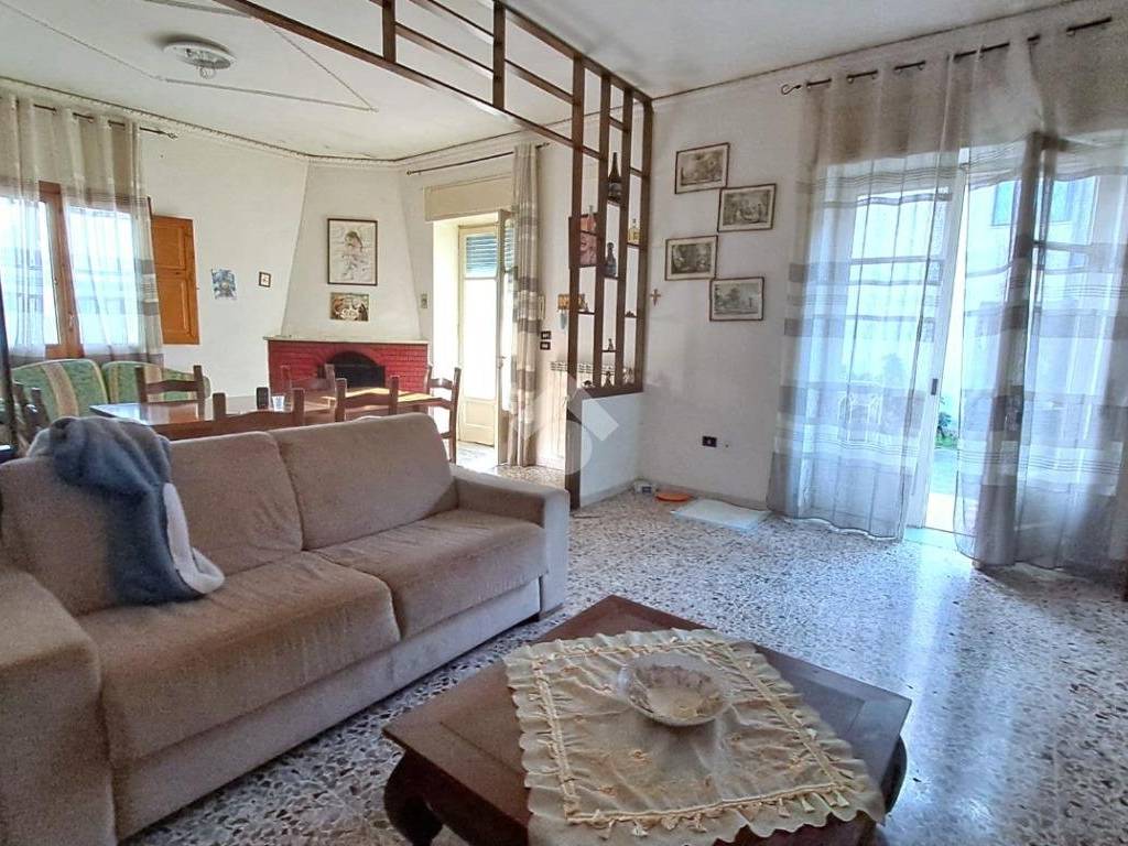 Casa indipendente a Frignano in Via Avellino, 7 - Foto 3