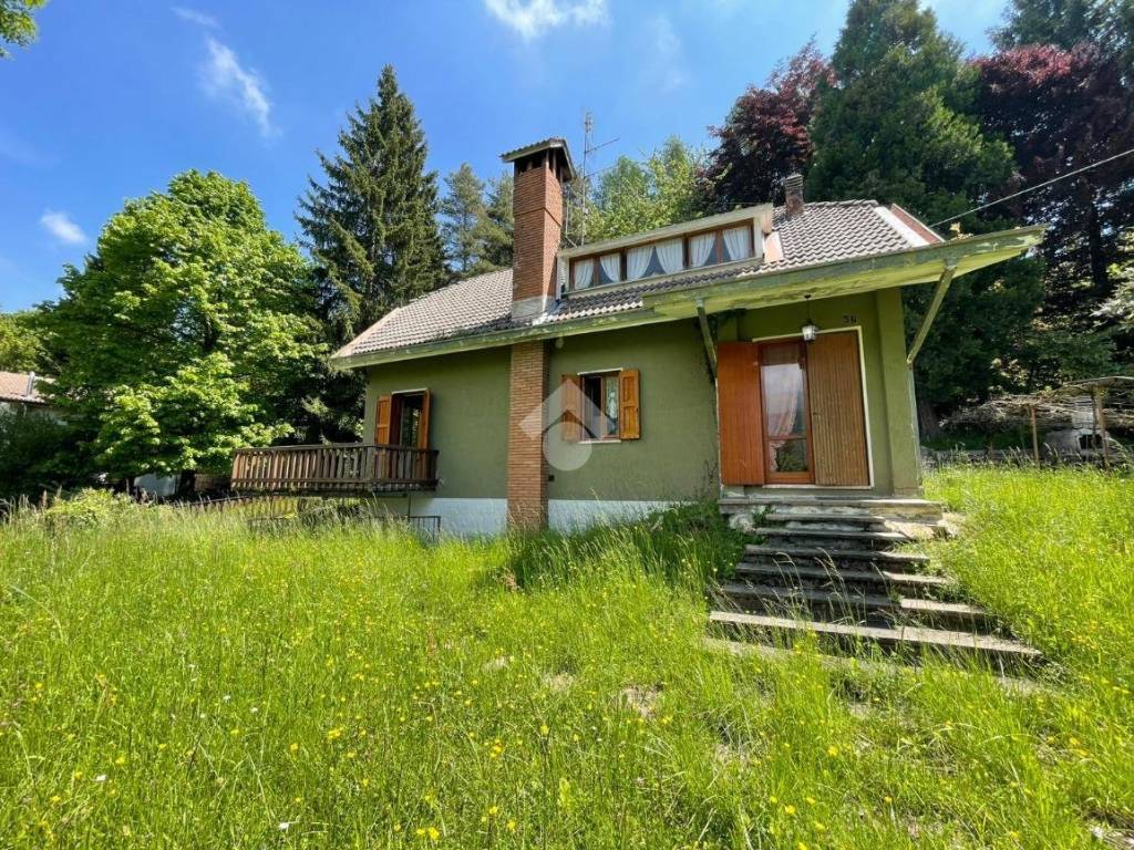 Villa a Ferrara di monte baldo in PIAZZA GENERAL CANTORE, 34 - Foto 2