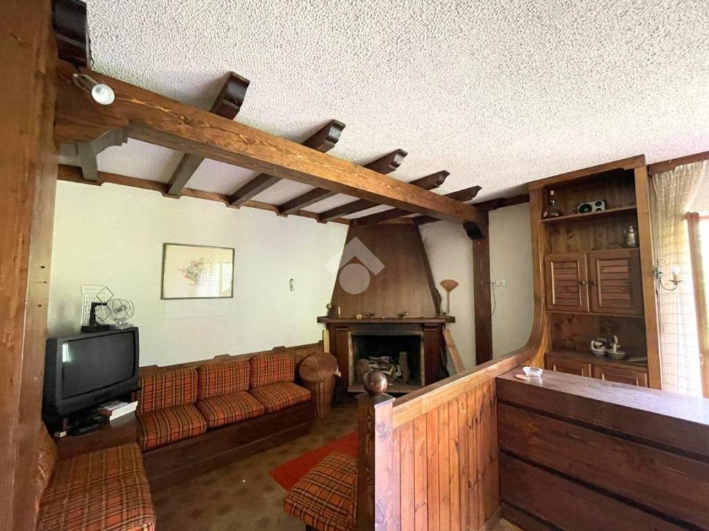 Villa a Ferrara di monte baldo in PIAZZA GENERAL CANTORE, 34 - Foto 4
