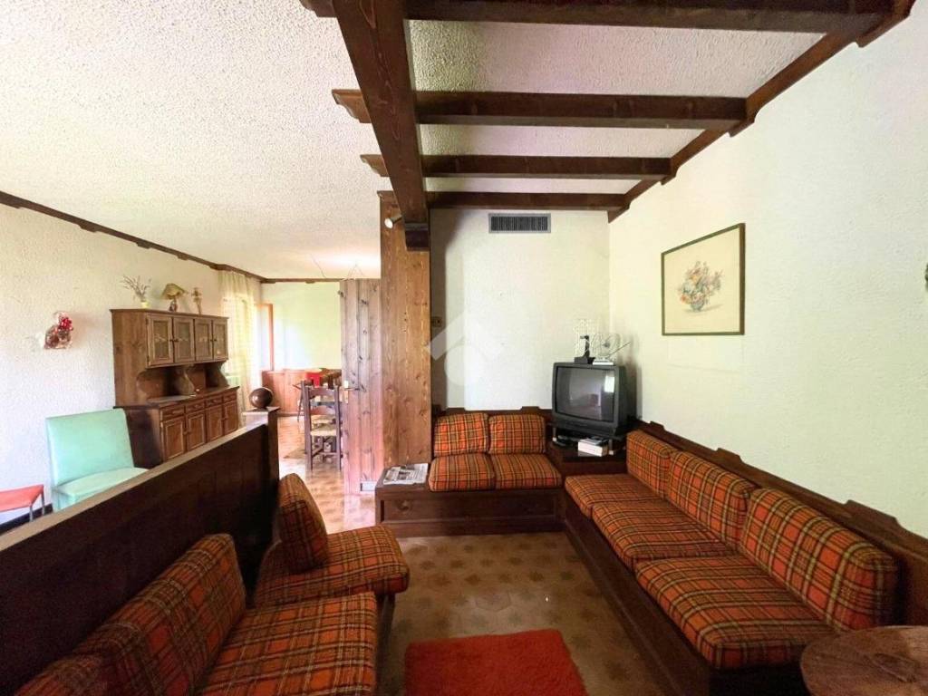 Villa a Ferrara di monte baldo in PIAZZA GENERAL CANTORE, 34 - Foto 5