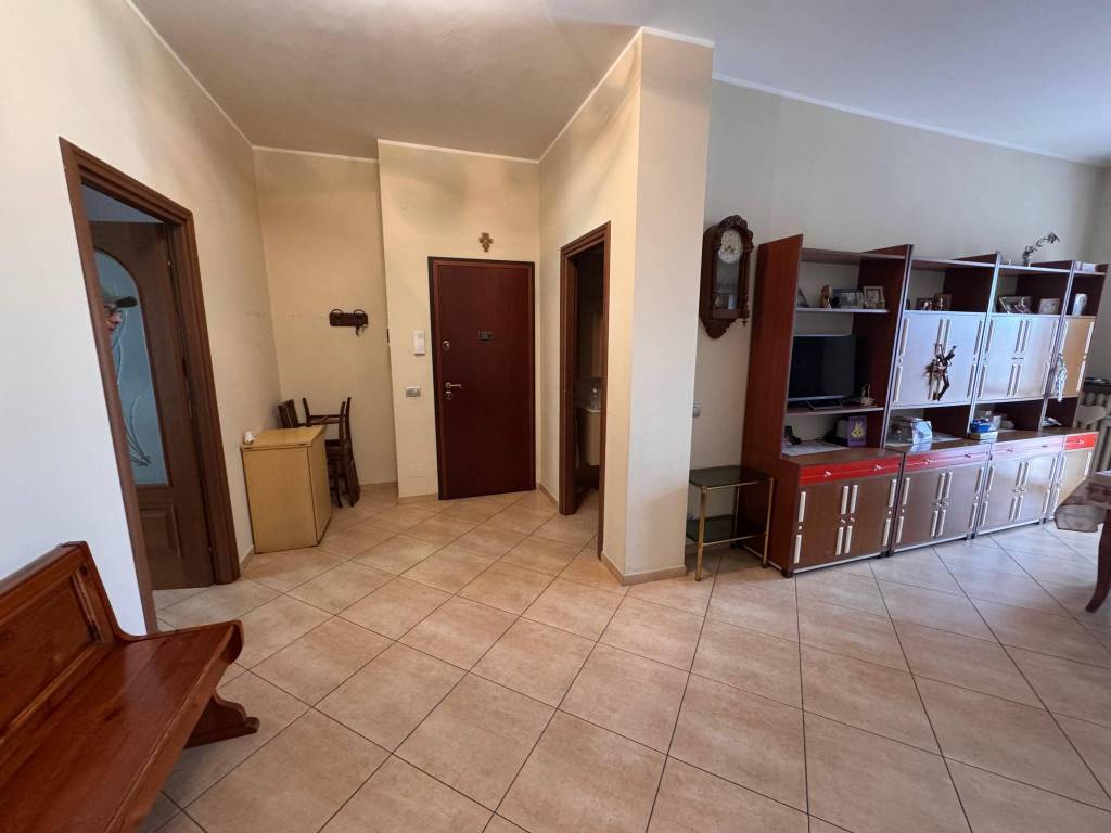 Appartamento a Beinasco in Viale Papa Giovanni XXIII, 1 - Foto 2
