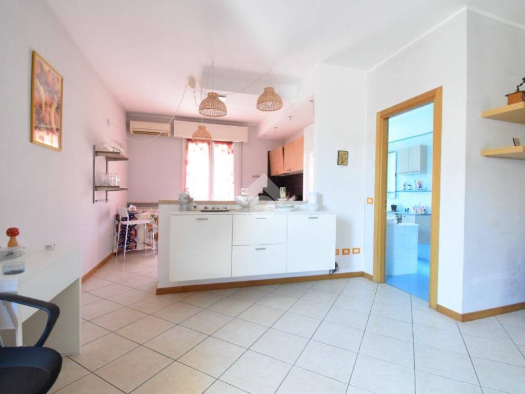 Appartamento a Riccione in Viale Giulio Cesare, 27 - Foto 2