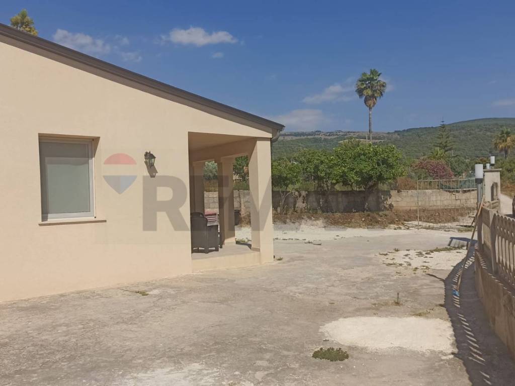 Villa a Chiaramonte gulfi in c/da petraro, 12 - Foto 2