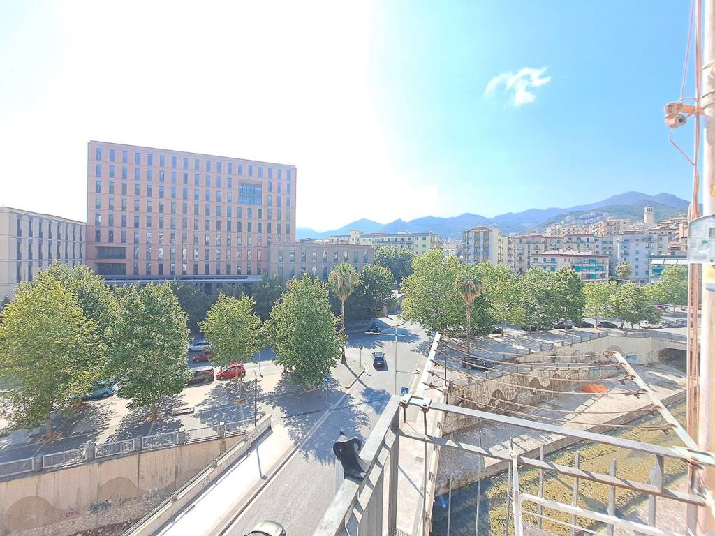 Appartamento a Salerno in Via Cacciatori dell'Irno - Foto 2