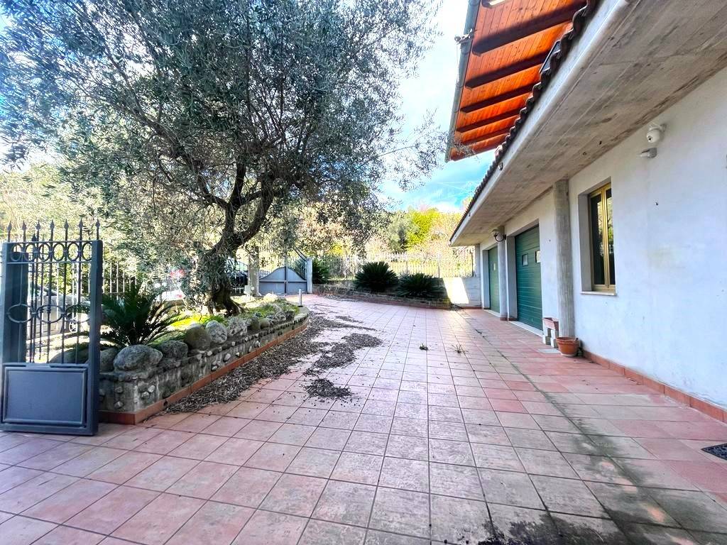 Villa a Colli del tronto in Strada Statale Via Salaria - Foto 2