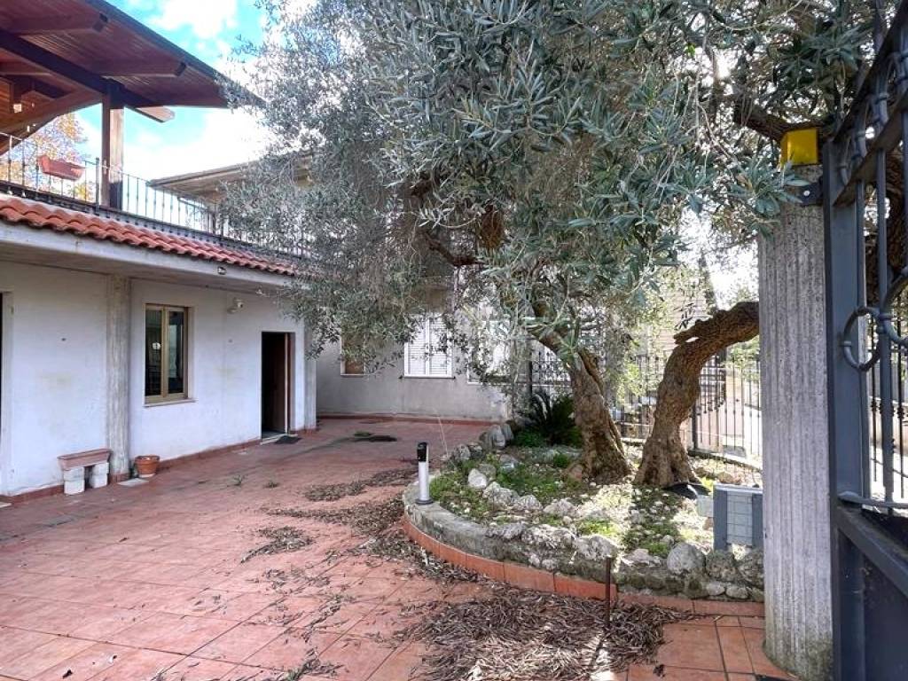 Villa a Colli del tronto in Strada Statale Via Salaria - Foto 3