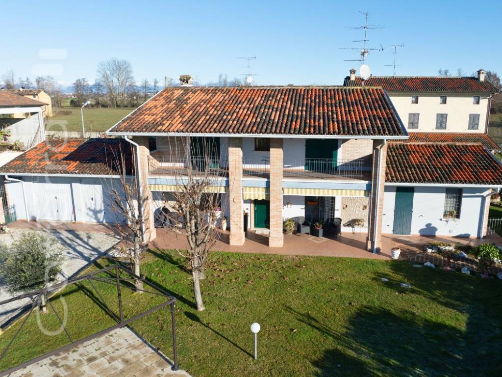 Rustico / casale a Castiglione delle stiviere in Via D. Vincenzo Dottorina, 126 - Foto 2