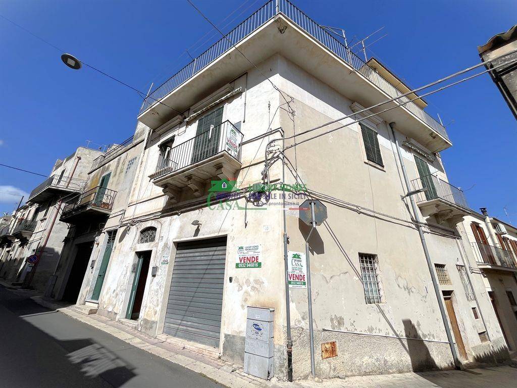 Casa indipendente a Modica in Corso Vittorio Emanuele, 92 - Foto 2