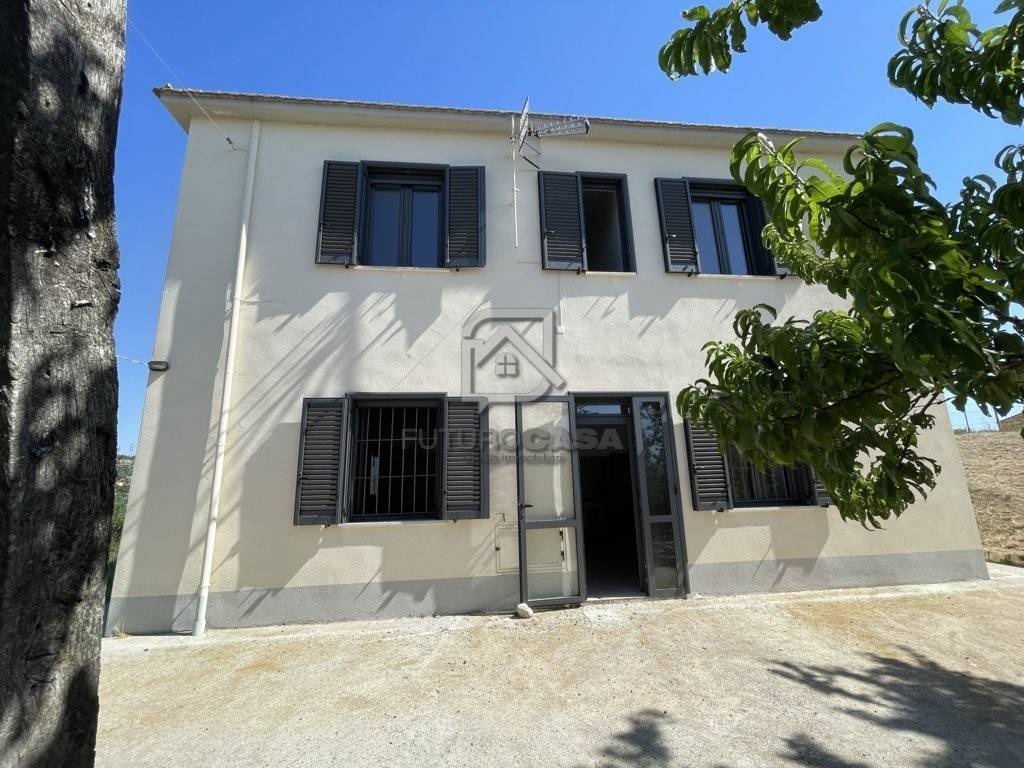 Casa indipendente a Ariano irpino in Contrada Vascavino - Foto 5