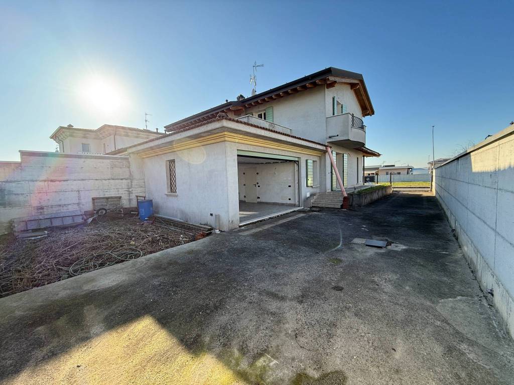 Villa a Comezzano-cizzago in Via Giacomo Matteotti, 36 - Foto 4