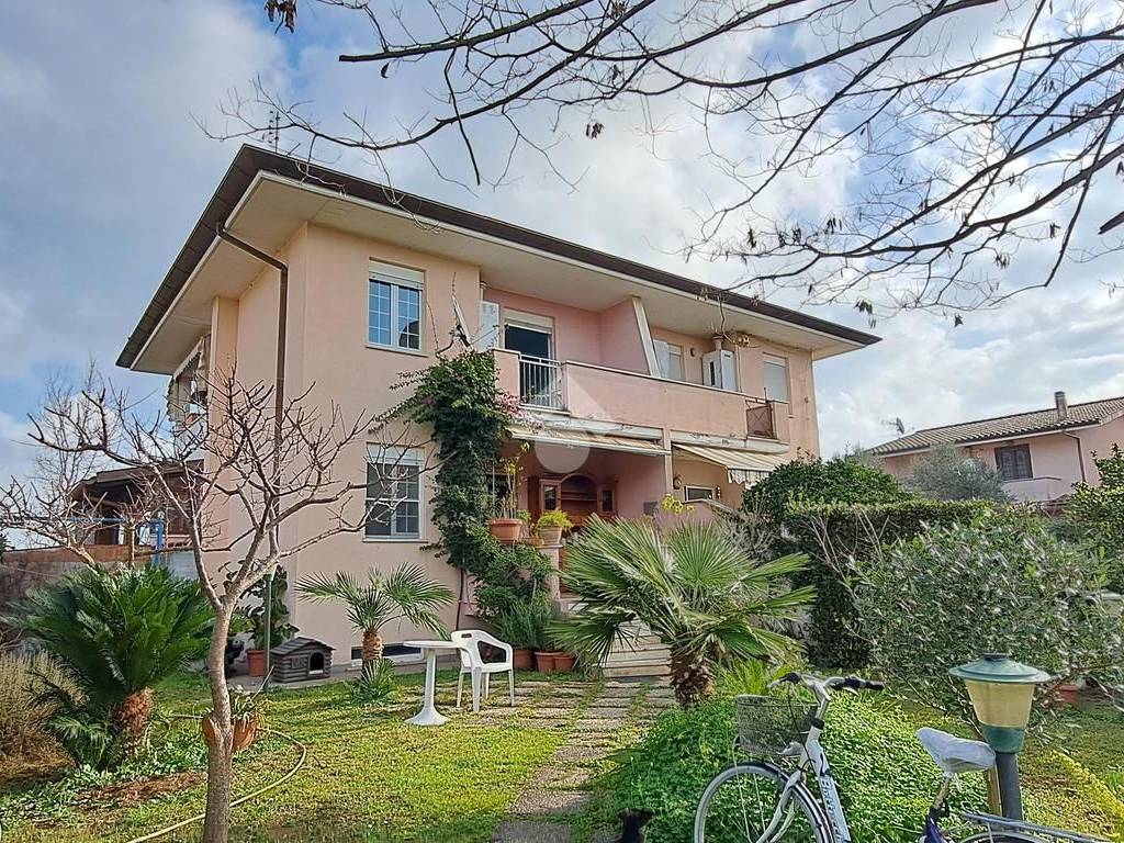 Villa a Sabaudia in Via Cristoforo Colombo, 88 - Foto 4