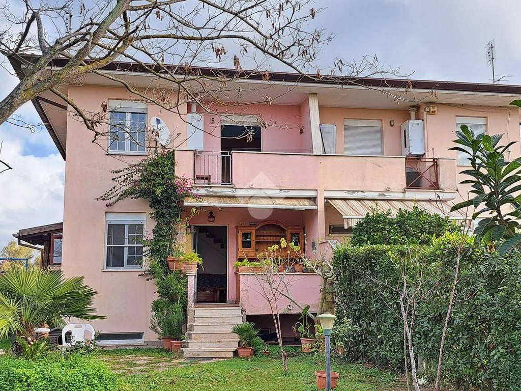 Villa a Sabaudia in Via Cristoforo Colombo, 88 - Foto 5