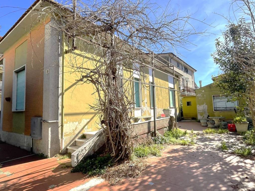 Casa indipendente a Silvi in Via Ernesto Romani, 39 - Foto 2