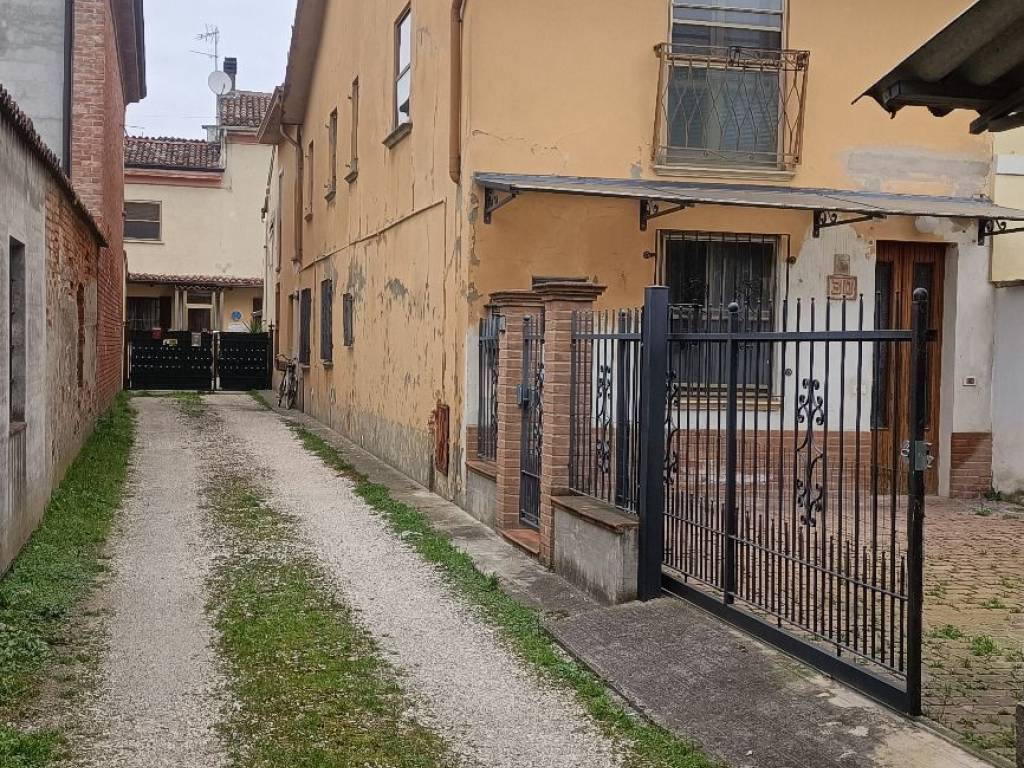 Casa indipendente a Torre de' picenardi in Via 1 Maggio - Foto 2
