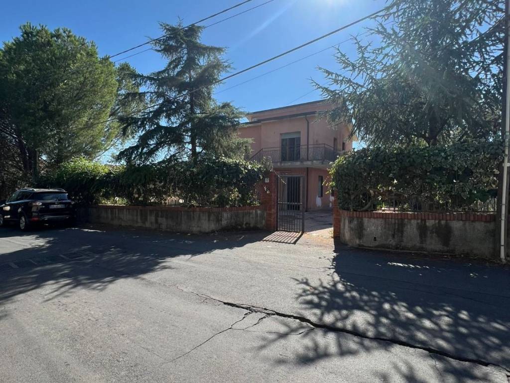 Villa a Pedara in Via della Resistenza, 75 - Foto 2