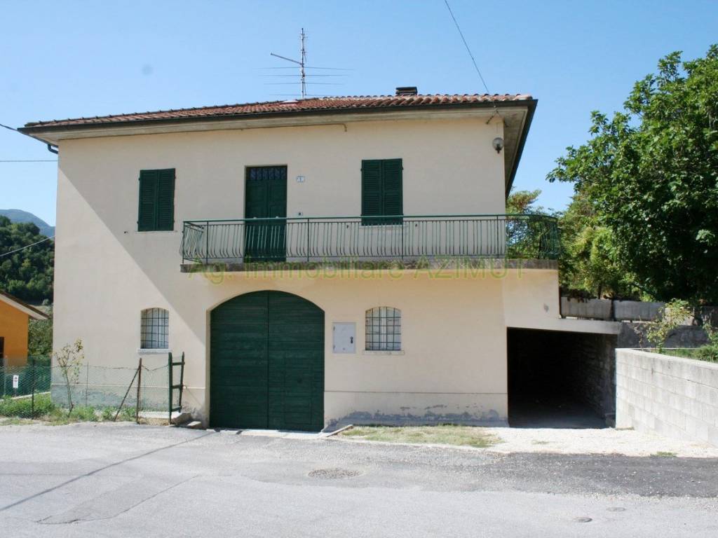 Villa a Fossombrone in Strada Provinciale Flaminia - Foto 2