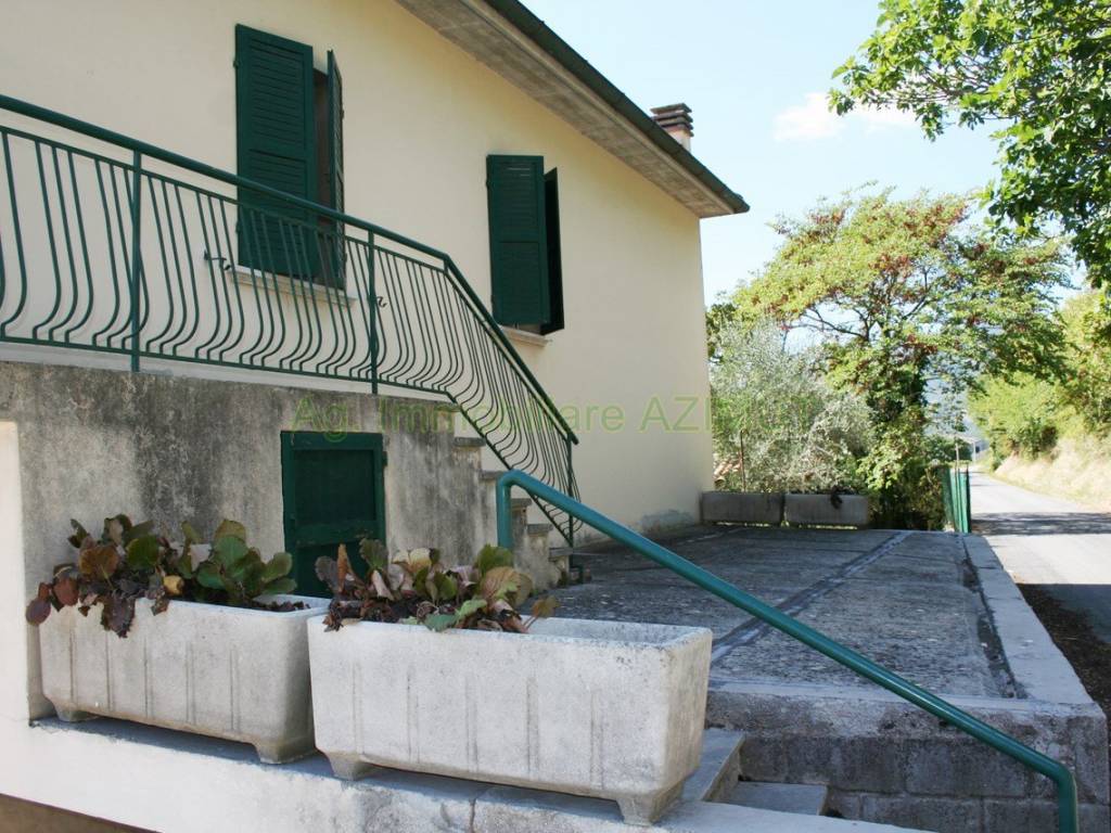 Villa a Fossombrone in Strada Provinciale Flaminia - Foto 3