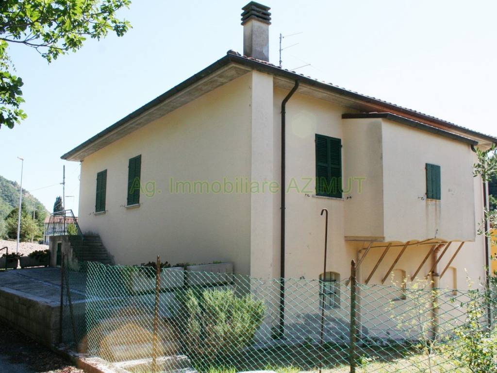 Villa a Fossombrone in Strada Provinciale Flaminia - Foto 4