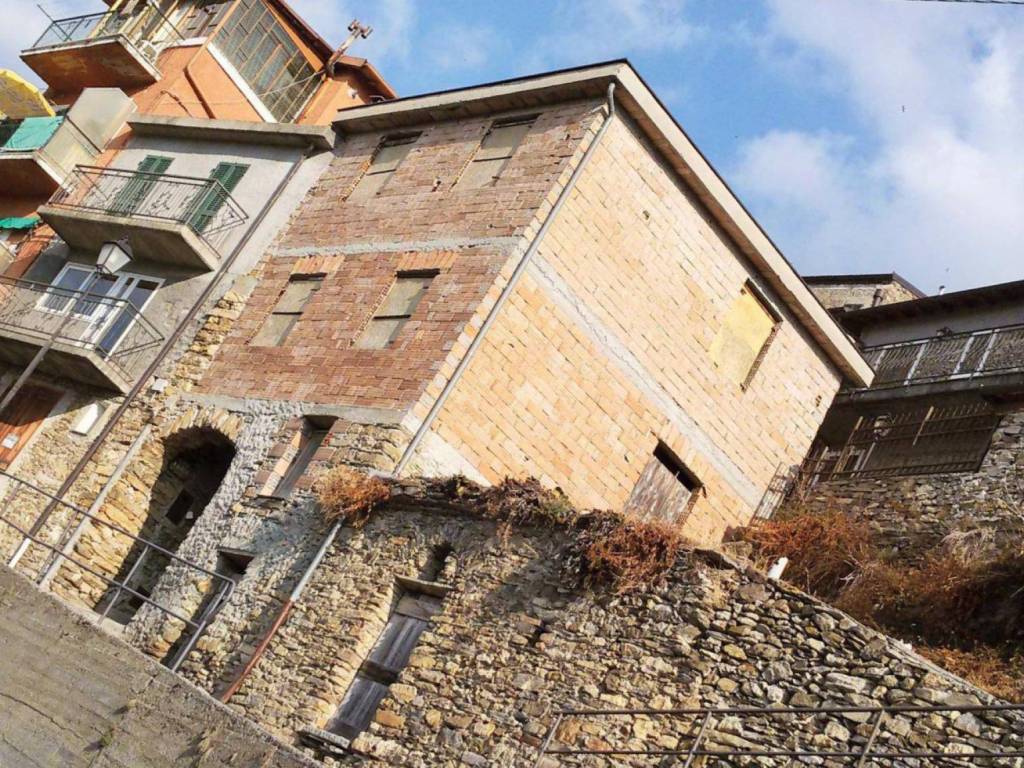 Casa indipendente a Molini di triora in Via 4 Novembre - Foto 2