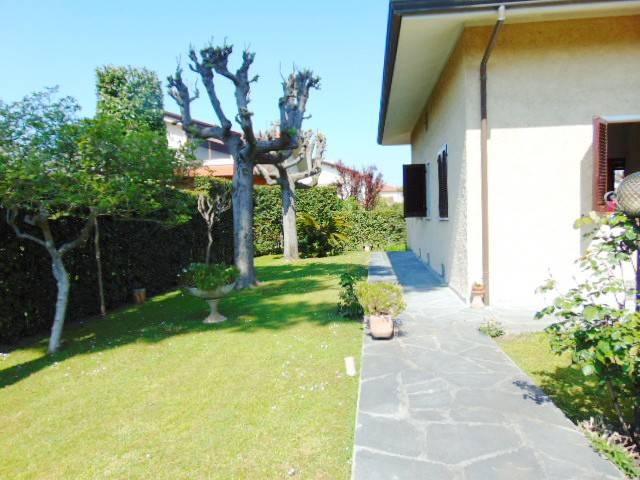Villa a Forte dei marmi in Via Duca Abruzzi, 90 - Foto 2