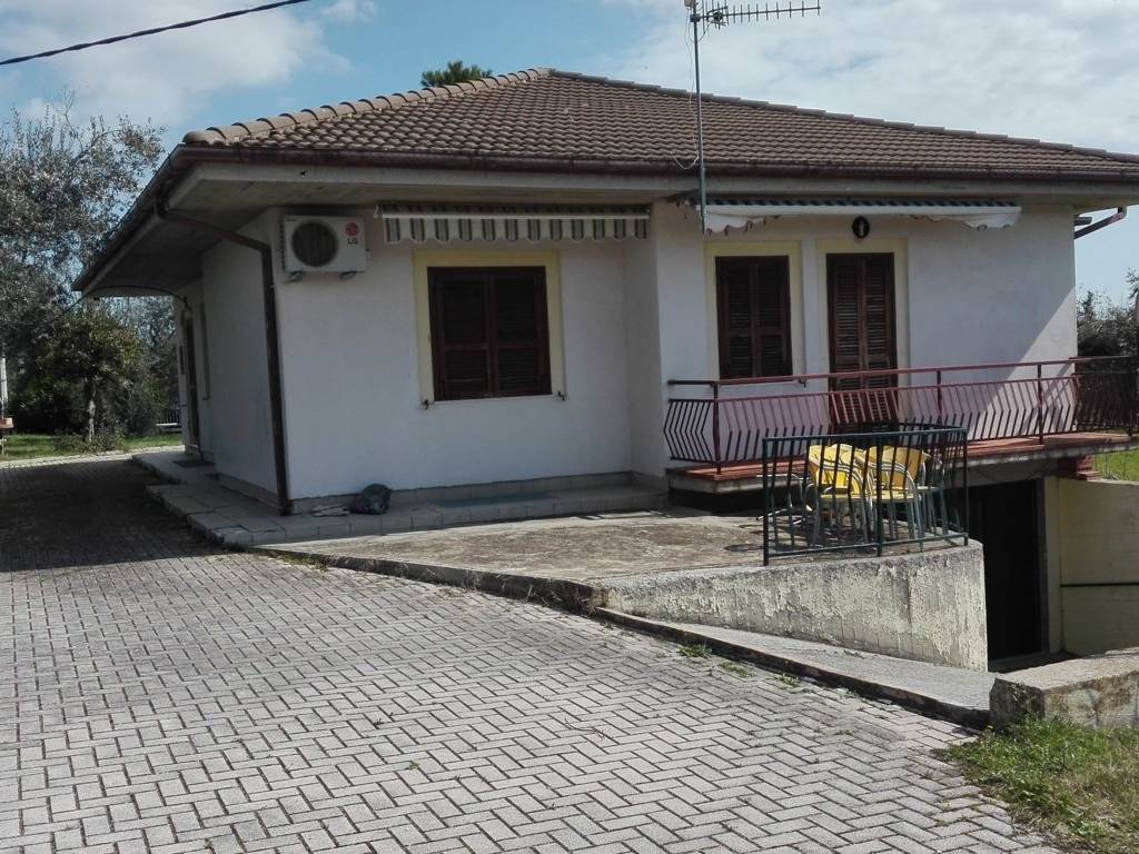 Villa a Nereto in Via Alessandro Manzoni - Foto 3