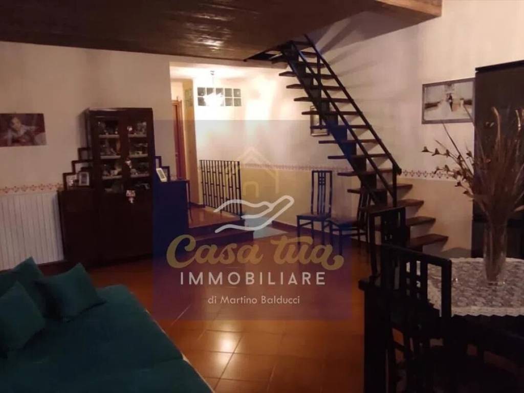 Villa a Corato in Area Residenziale Indirizzo Non Visibile Corato - Foto 2