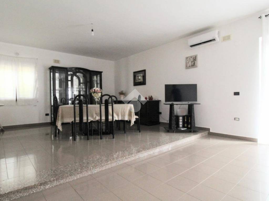 Villa a Isola di capo rizzuto in Piazza Fiume, 19 - Foto 4