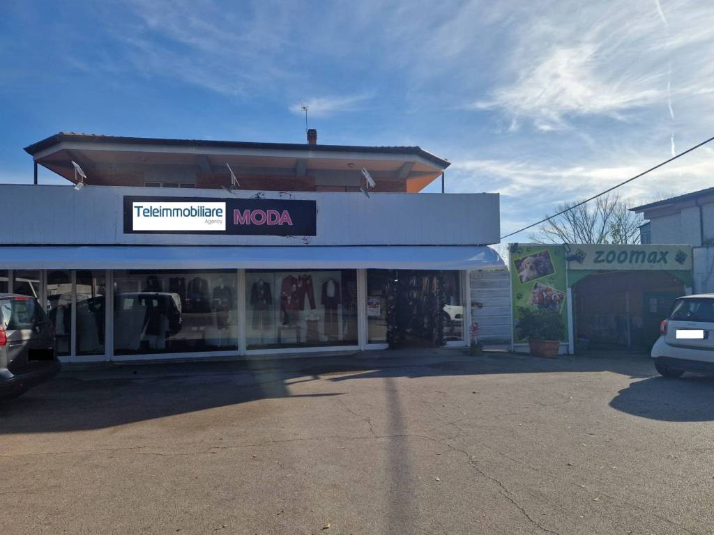 Palazzo / stabile a Sabaudia in Via Principe Biancamano, 32 - Foto 2