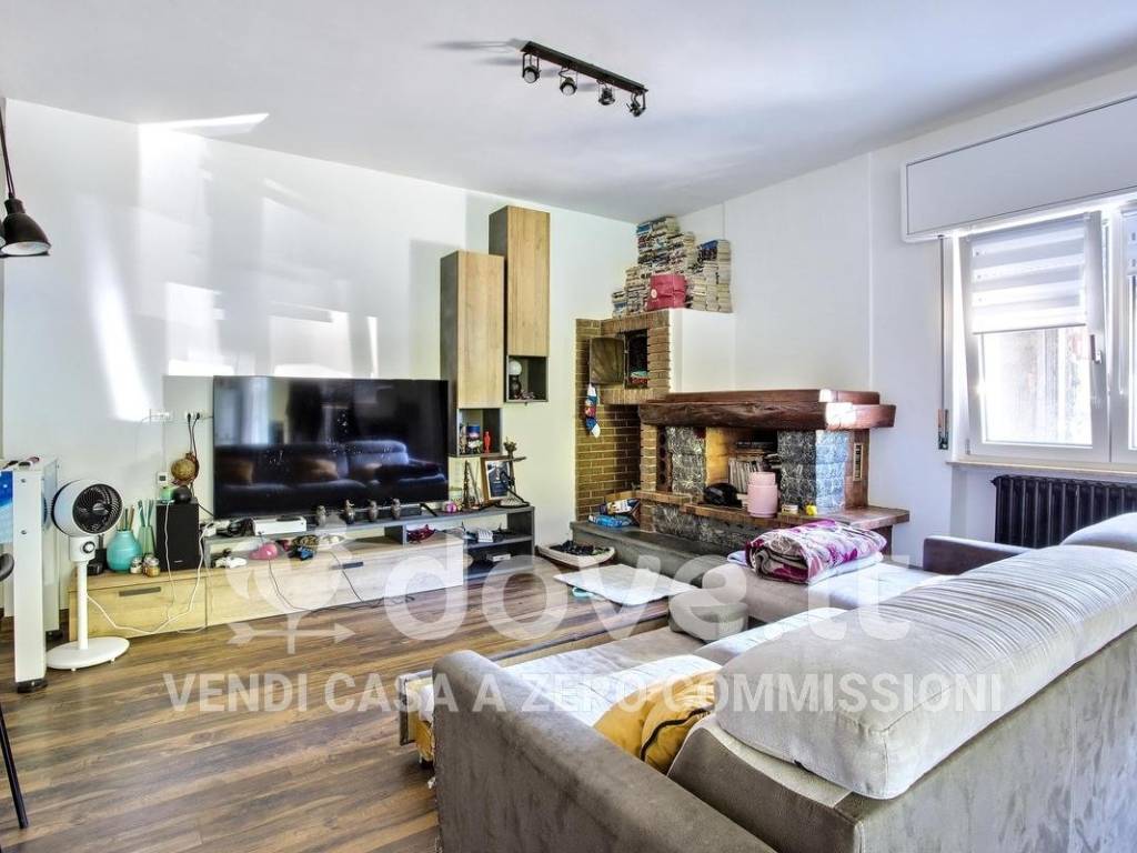 Appartamento a Carnago in Via Luxemburg - Foto 3