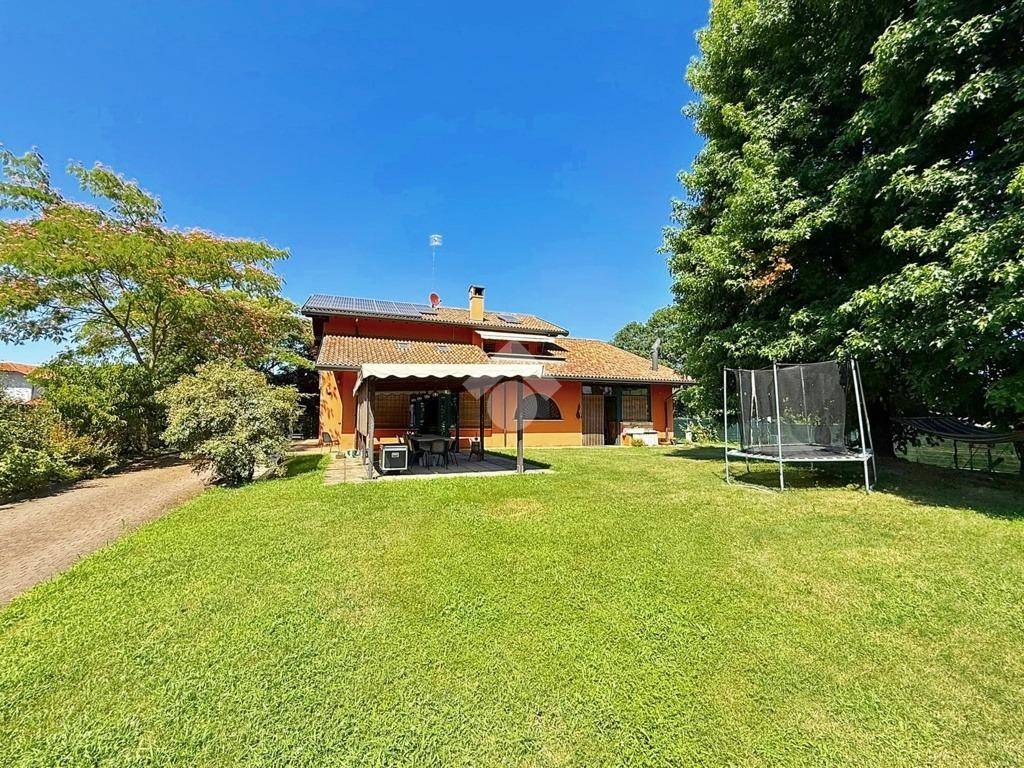 Villa a Castelletto sopra ticino in Via beati, 95 - Foto 2