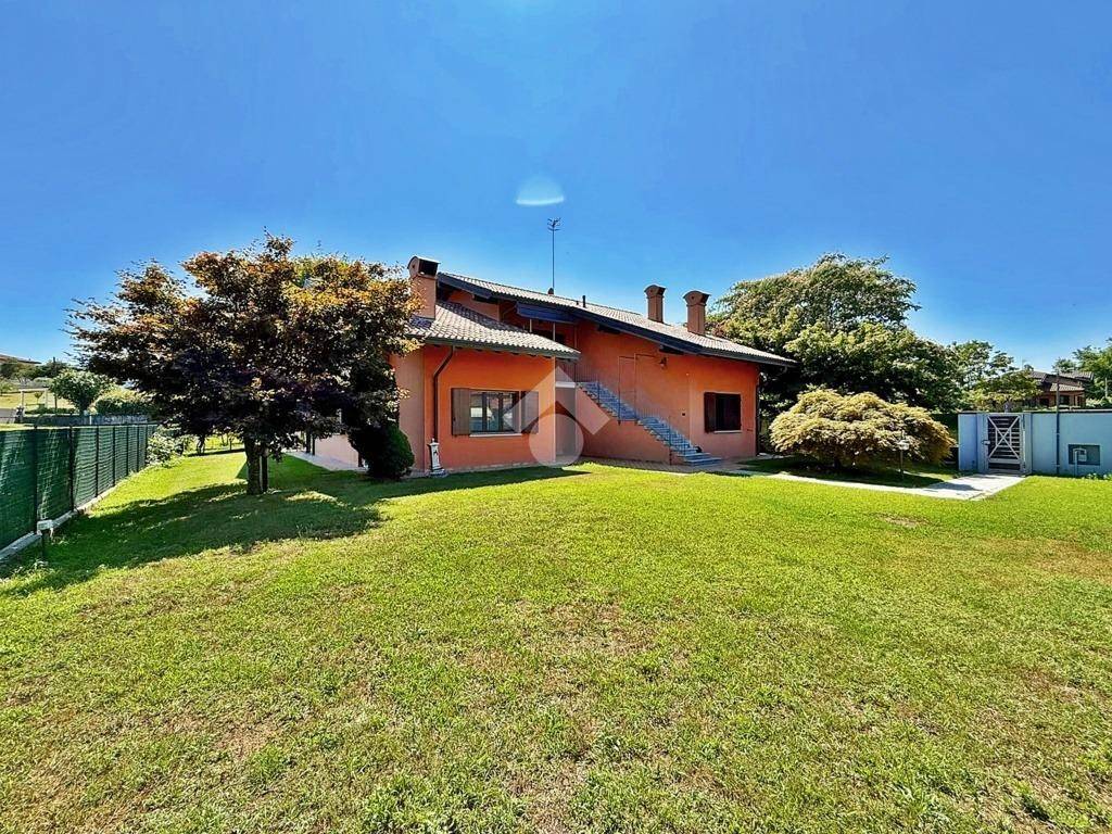 Villa a Castelletto sopra ticino in Via beati, 95 - Foto 3