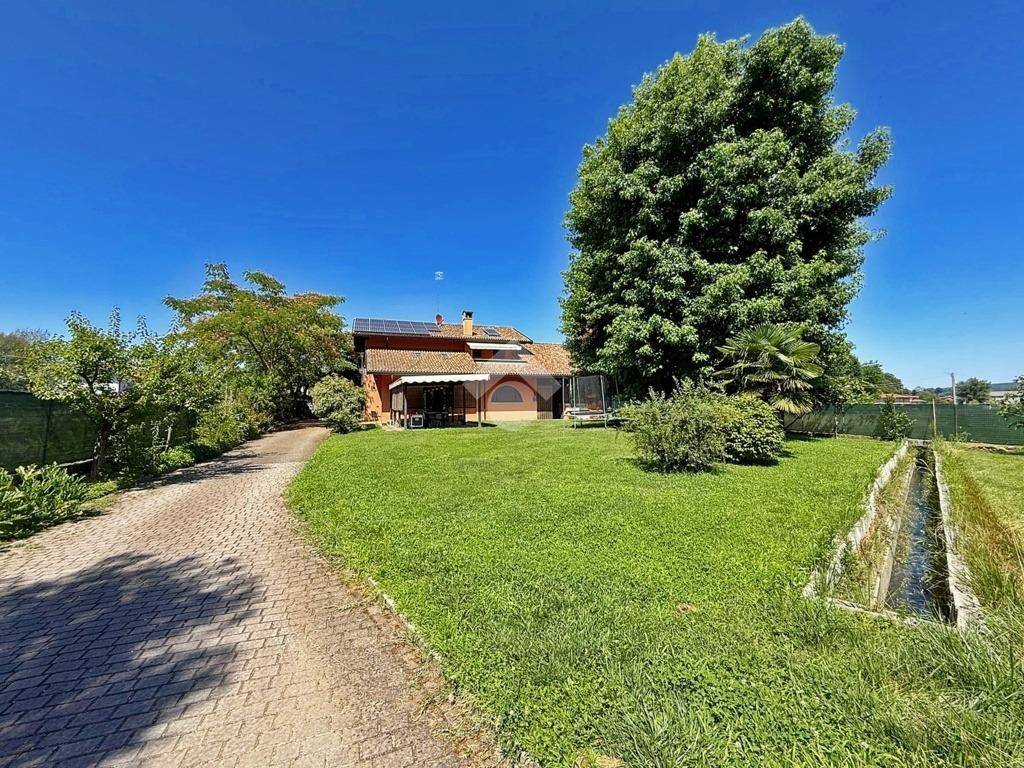 Villa a Castelletto sopra ticino in Via beati, 95 - Foto 4