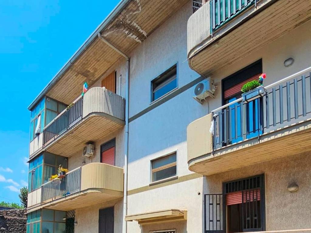 Appartamento a Aci sant'antonio in Via Regina Margherita - Foto 2