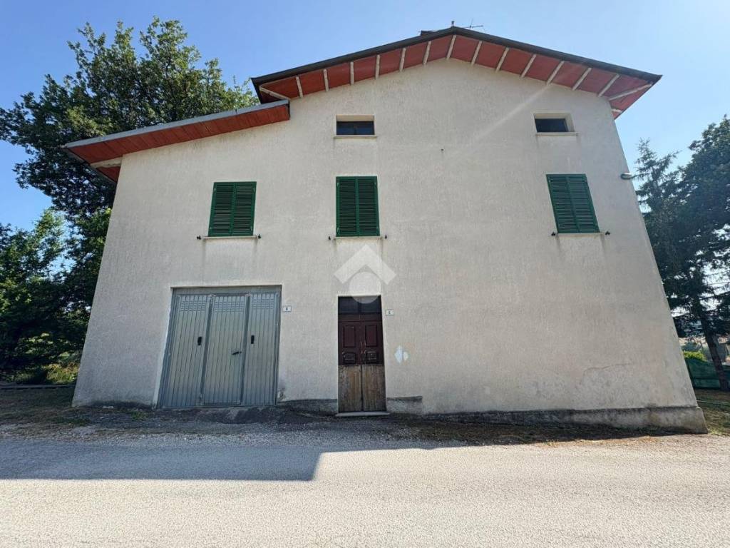 Casa indipendente a Gubbio in Strada di San Simeone Località Branca - Foto 2